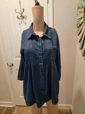 Country Store Size M Long Classic Denim Button Down Tunic
